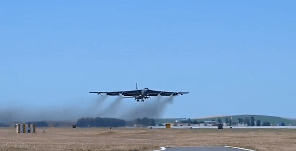 Mỹ điều &quot;pháo đài bay&quot; B-52 tới bán đảo Triều Tiên - Ảnh 4.