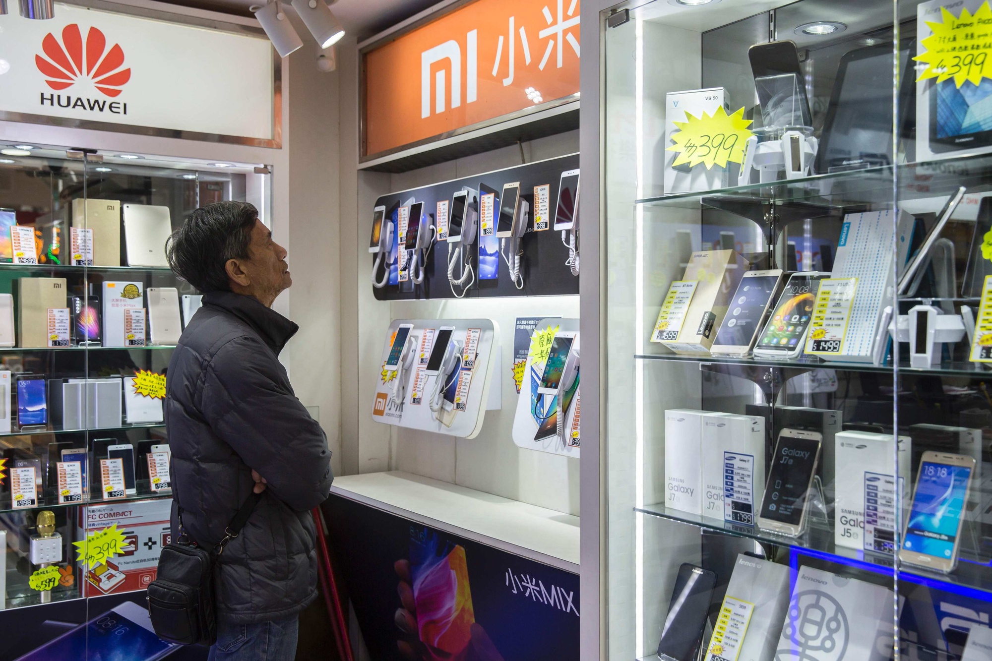 Nơi iPhone bị kỳ thị, điện thoại Trung Quốc được ưa chuộng - Ảnh 2. Nơi iPhone bị kỳ thị, điện thoại Trung Quốc được ưa chuộng - Ảnh 2.