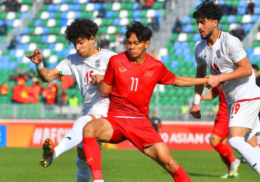 CĐV châu Á: &quot;Thật khó hiểu khi AFC dùng trọng tài Tây Á trong trận đấu có Iran&quot; - Ảnh 1.