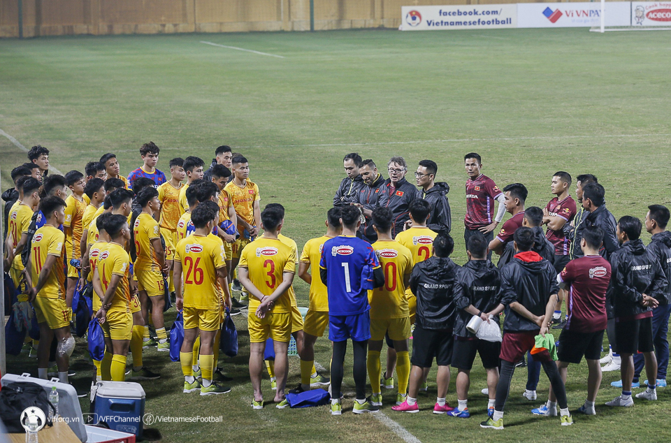 HLV Philippe Troussier loại 13 cầu thủ U23 Việt Nam sau 1 tuần - Ảnh 1.