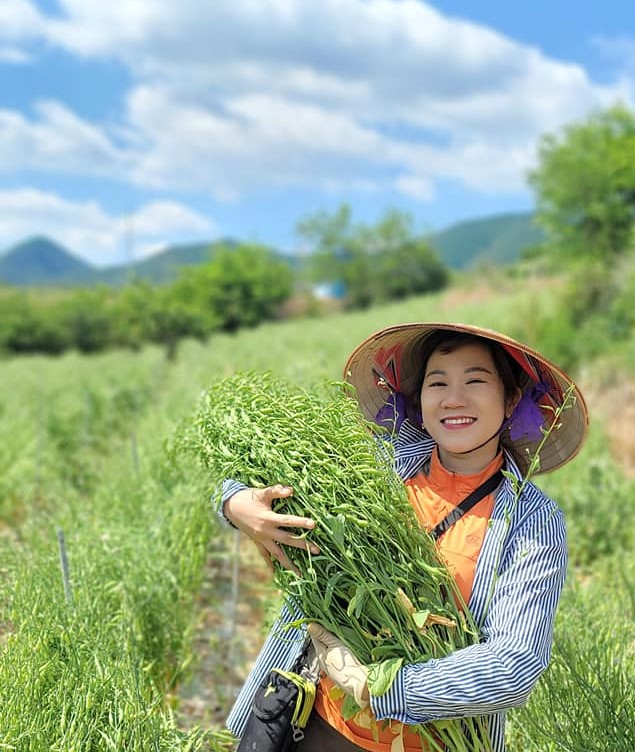Cô dâu Việt lấy chồng Hàn Quốc 'làm giàu' nhờ 'quanh năm bán mặt cho đất bán lưng cho trời' - Ảnh 3.