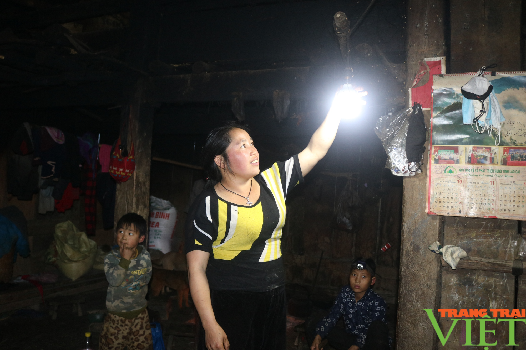 Lào Cai: Người dân vùng quê nghèo mong mỏi có điện an toàn để sử dụng - Ảnh 10. Lào Cai: Người dân vùng quê nghèo mong mỏi có điện an toàn để sử dụng - Ảnh 10.