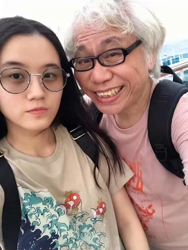 Nhạc sĩ từng gây xôn xao vì yêu bạn gái kém 39 tuổi qua đời - Ảnh 1.