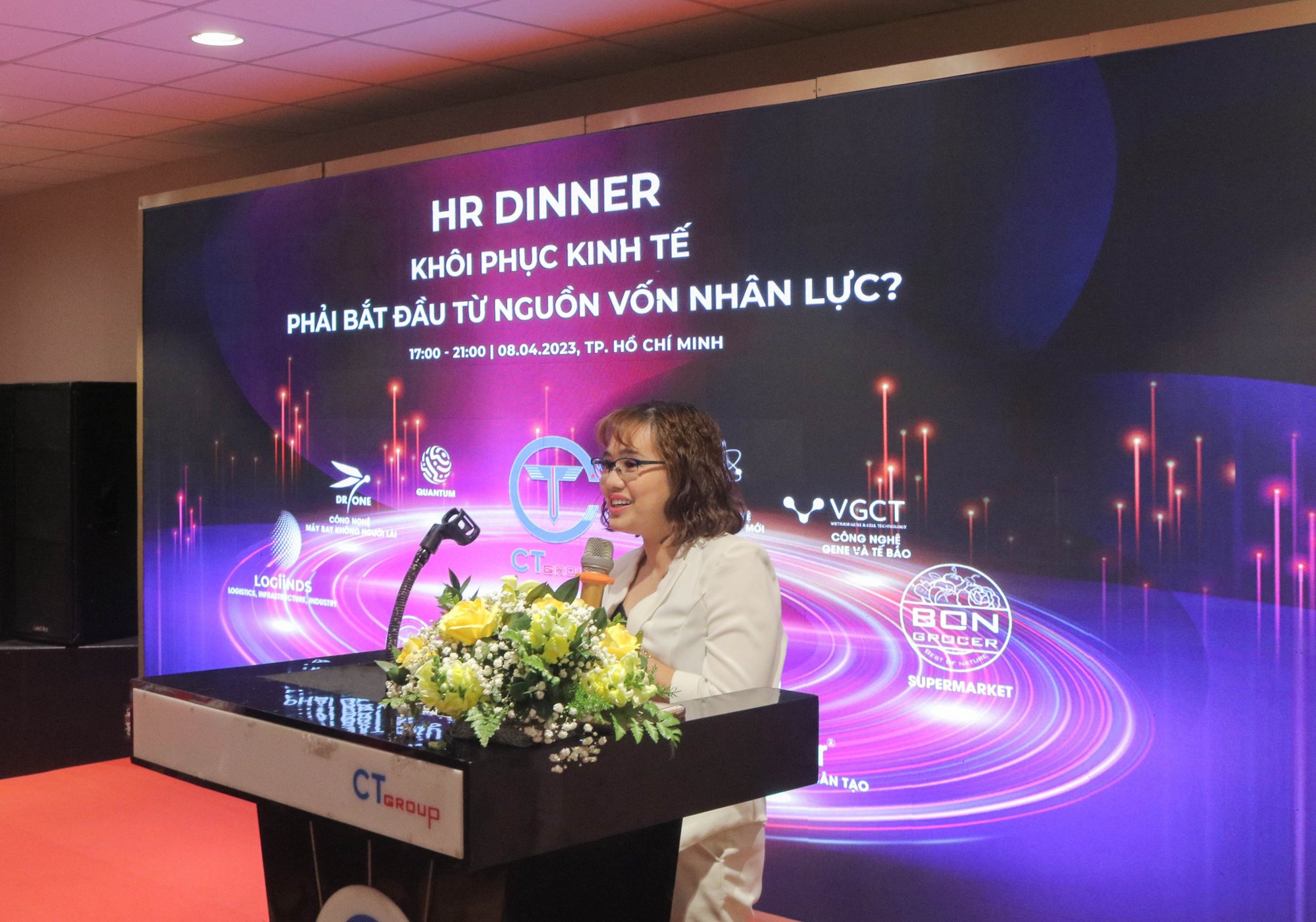 Khôi phục nền kinh tế phải bắt đầu từ nguồn vốn nhân lực? - Ảnh 1.