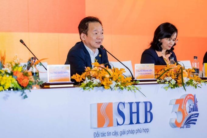 Chủ tịch SHB: Sẽ "chốt" chia cổ tức 5% bằng tiền mặt vào quý II, tiết lộ về thương vụ bán SHB Finance - Ảnh 2. Chủ tịch SHB: Sẽ "chốt" chia cổ tức 5% bằng tiền mặt vào quý II, tiết lộ về thương vụ bán SHB Finance - Ảnh 2.