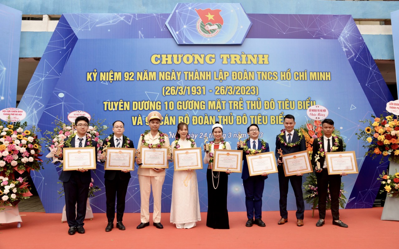 Vượt lên số phận, chàng trai khiếm thị đạt hàng loạt thành tích đáng ngưỡng mộ - Ảnh 3.