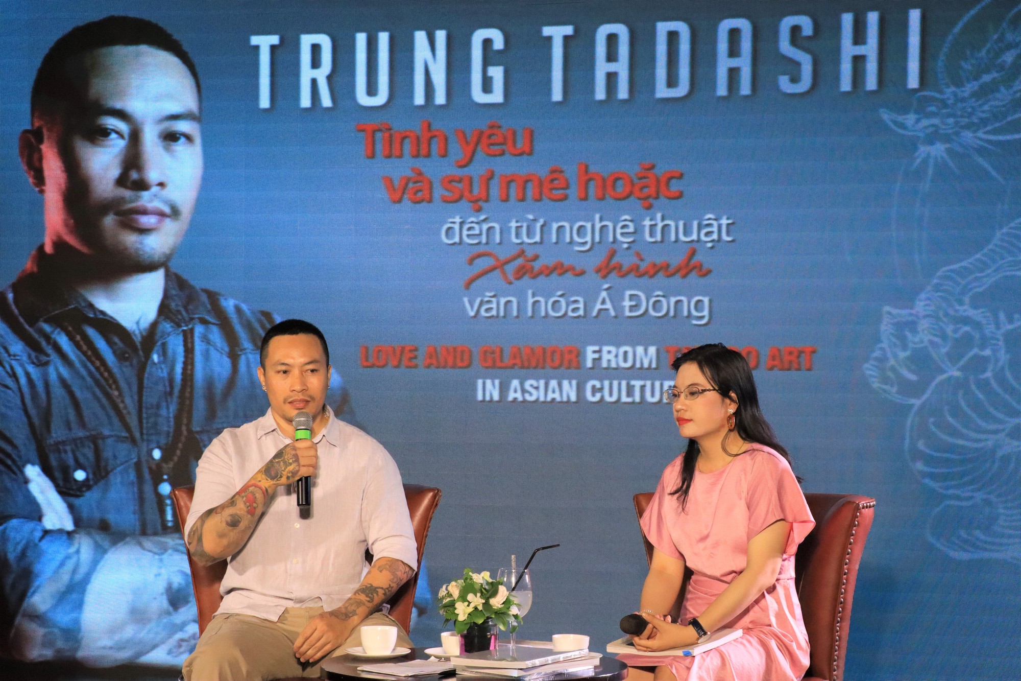 Vietkings trao bằng kỷ lục cho cuốn sách của nghệ sĩ Trung Tadashi - Ảnh 2.