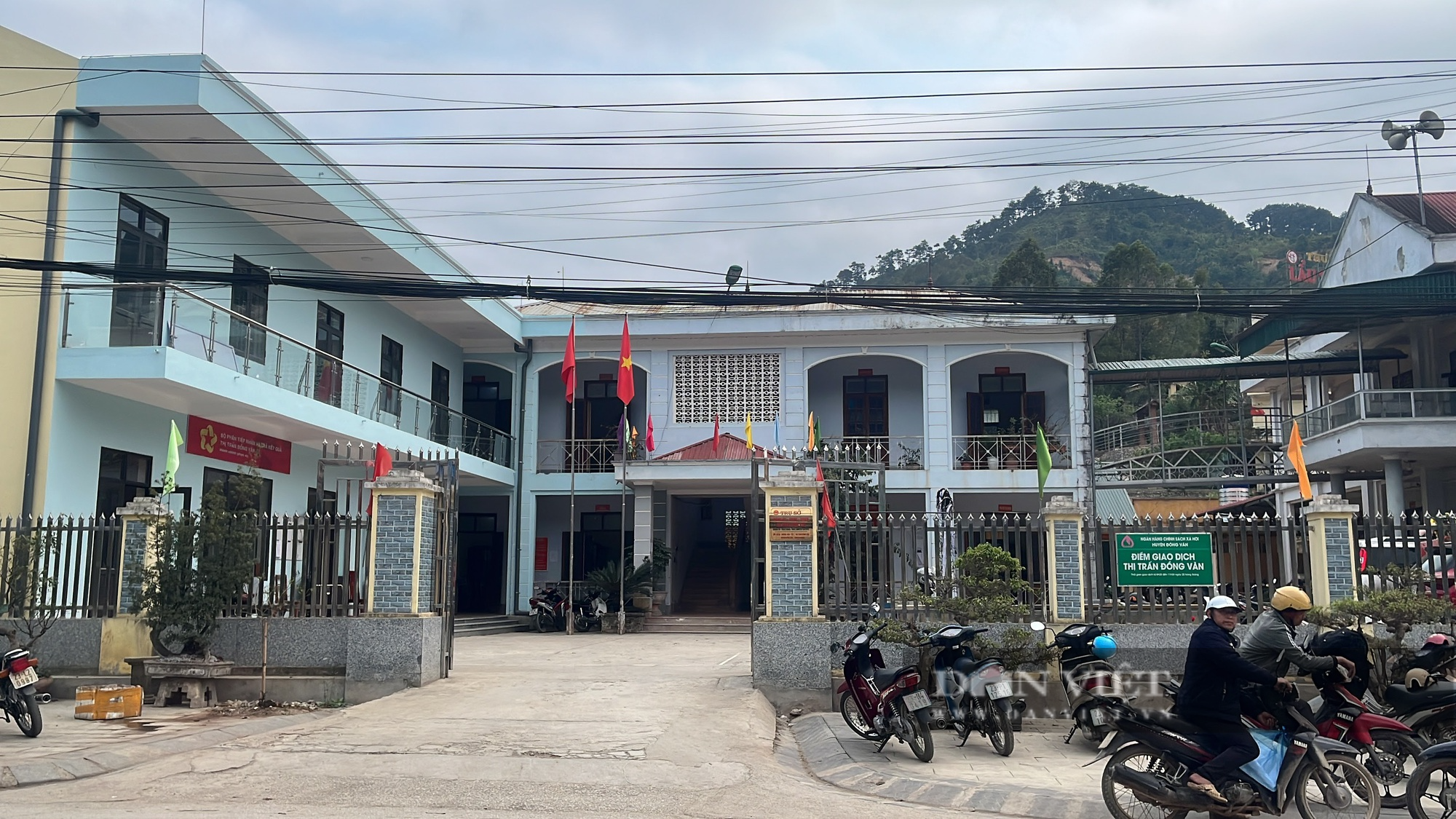 Bài 3: Lãnh đạo UBND thị trấn Đồng Văn dạy cách &quot;lách&quot;… để lấy đá từ Di sản Thế giới - Ảnh 4.
