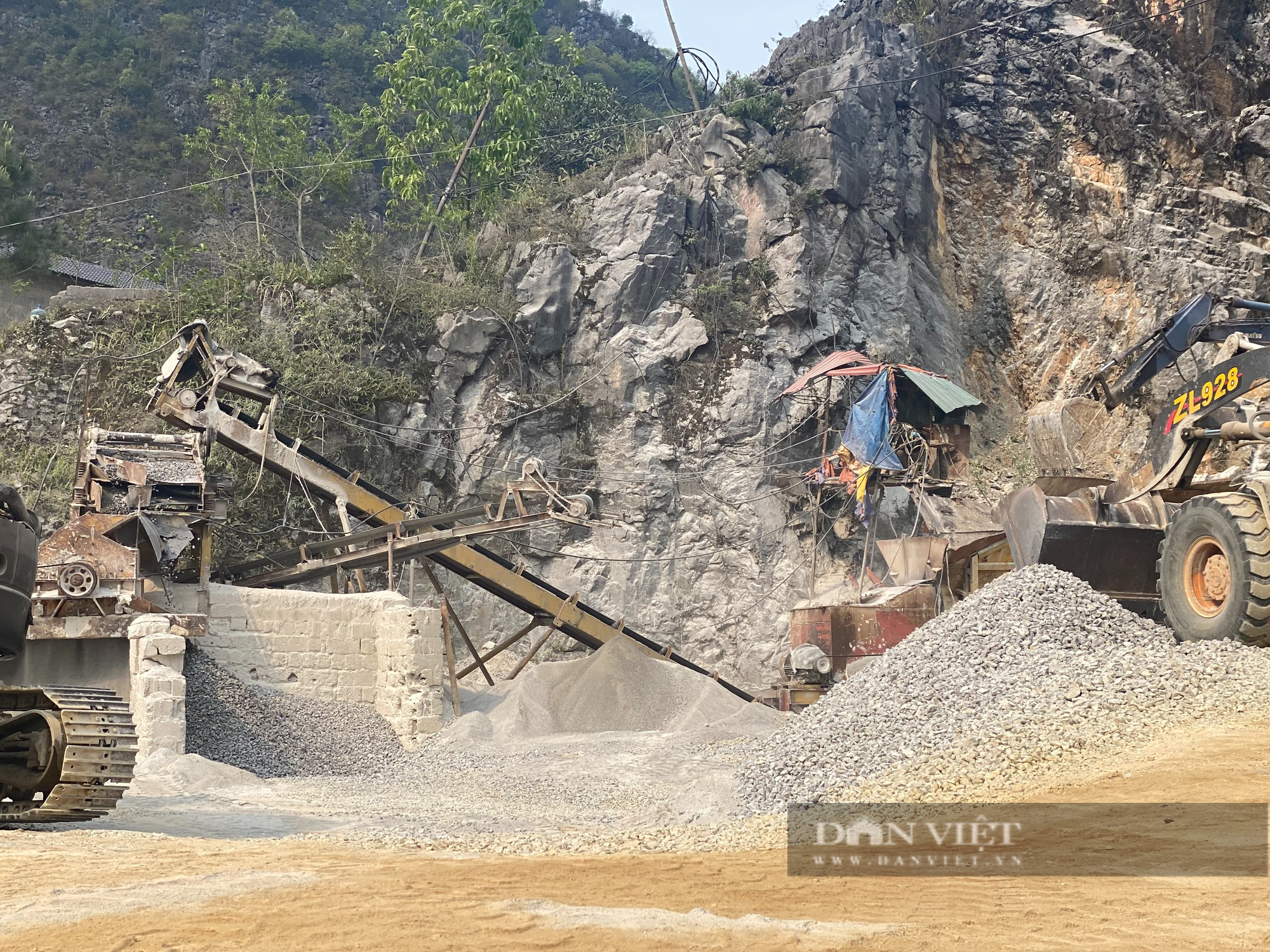 Bài 3: Lãnh đạo UBND thị trấn Đồng Văn dạy cách &quot;lách&quot;… để lấy đá từ Di sản Thế giới - Ảnh 5.