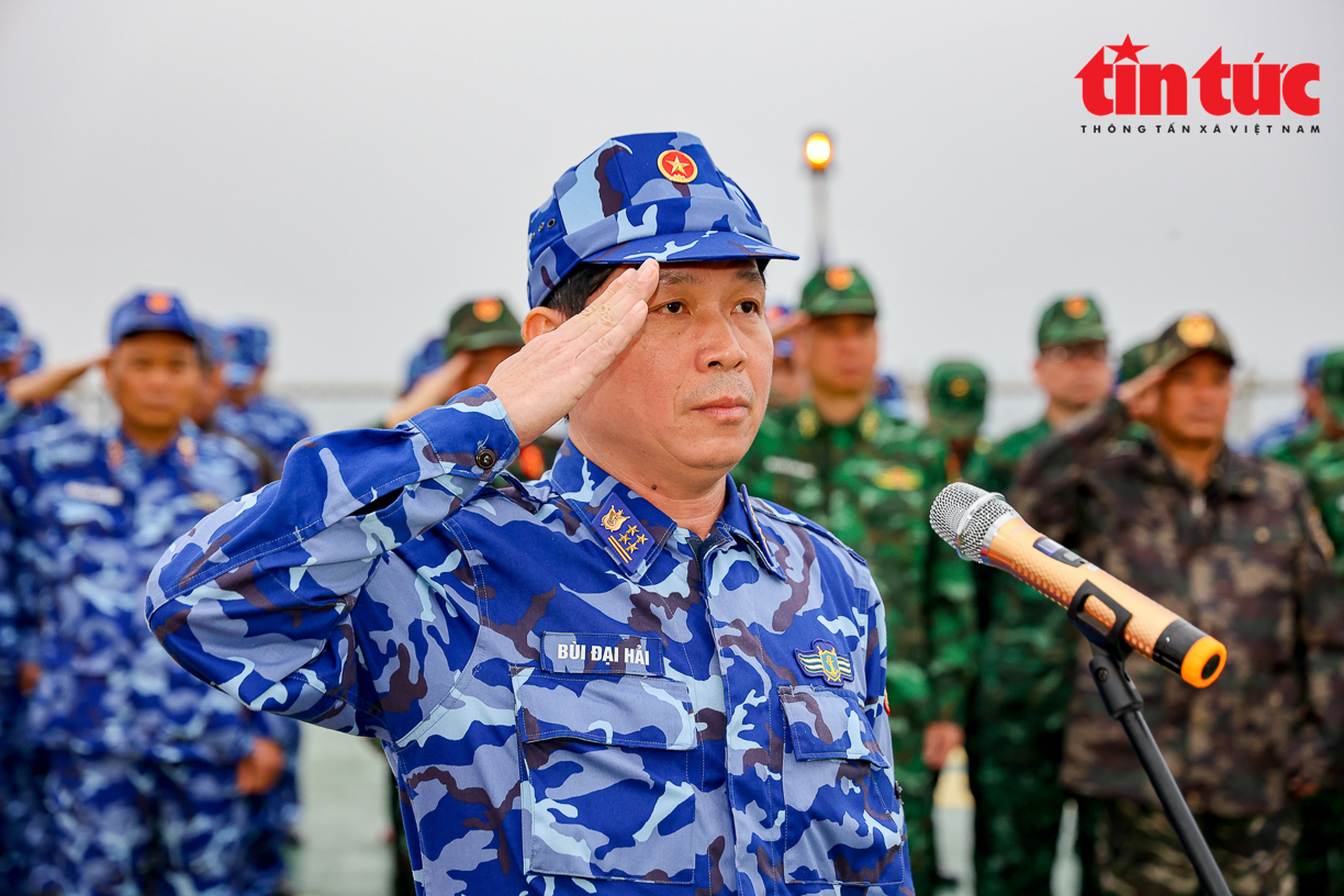 Xúc động Lễ tưởng niệm các Anh hùng, liệt sĩ hy sinh và ngư dân tử nạn trên vùng biển Vịnh Bắc Bộ - Ảnh 3.