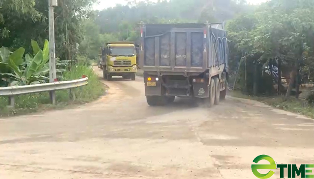 Quảng Ngãi: Xe chở đất làm dự án nối đuôi phóng nhanh gây bụi, xã cầu cứu UBND thành phố - Ảnh 5. Quảng Ngãi: Xe chở đất làm dự án nối đuôi phóng nhanh gây bụi, xã cầu cứu UBND thành phố - Ảnh 5.