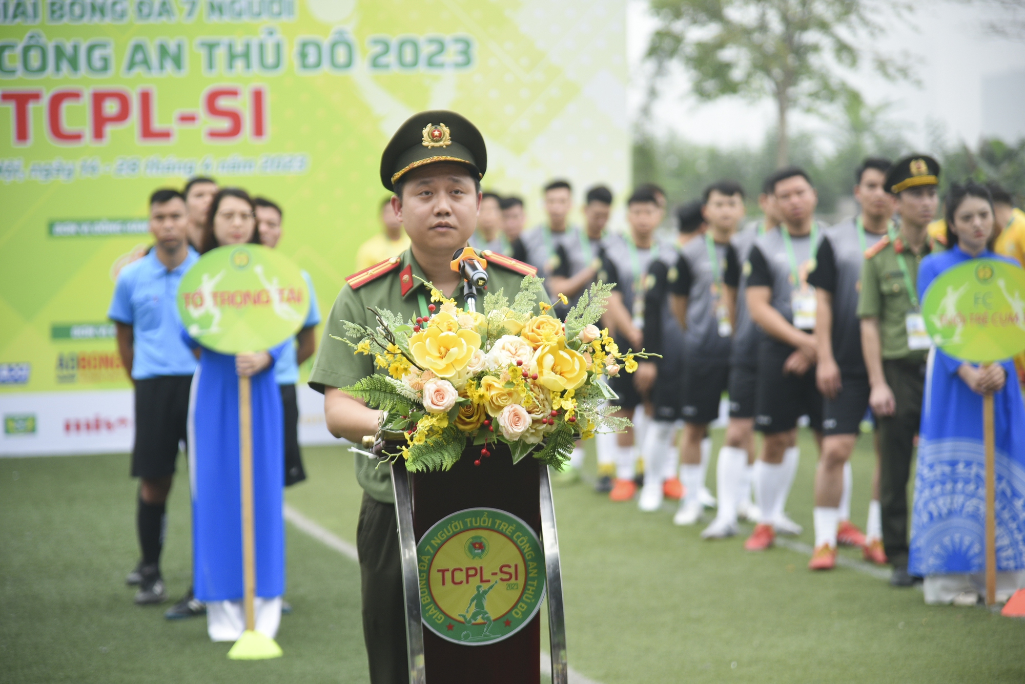 &quot;Cơn mưa bàn thắng&quot; trong trận khai mạc VCK giải bóng đá 7 người Tuổi trẻ Công an Thủ đô 2023 - Ảnh 2.
