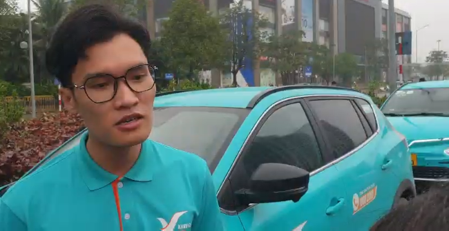 Taxi điện Vinfast chính thức hoạt động: Tài xế chia sẻ điều gì? - Ảnh 3.