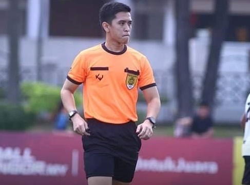 VFF mời 2 trọng tài Malaysia thổi vòng 7 V.League - Ảnh 1.