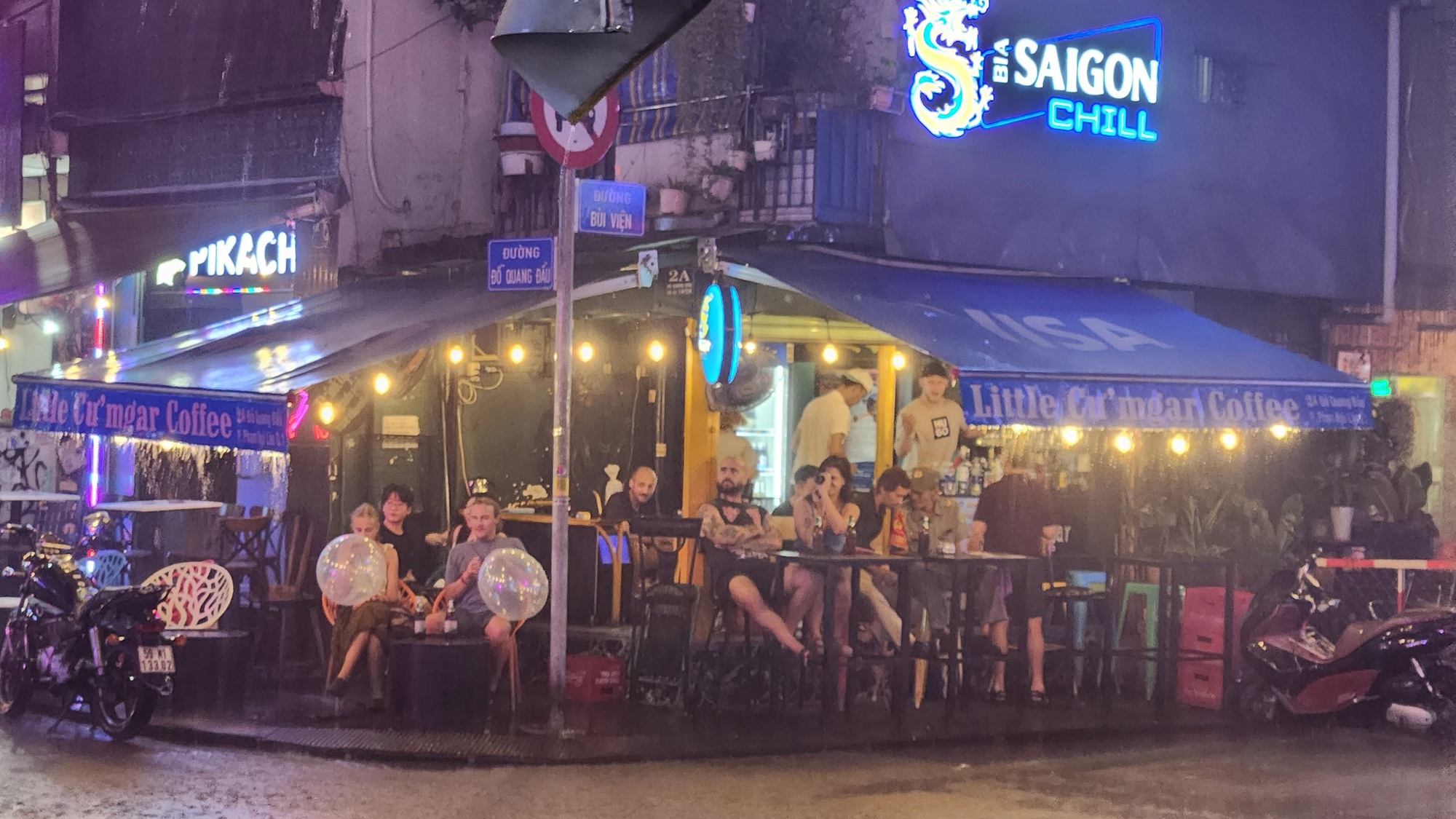 “Đúng hẹn lại lên”, một số tuyến đường ở TP.HCM ngập nặng sau cơn mưa lớn - Ảnh 4.