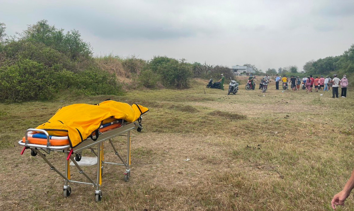 Người dân bàng hoàng phát hiện thi thể người phụ nữ nổi trên mặt nước ở ngã ba sông - Ảnh 1.