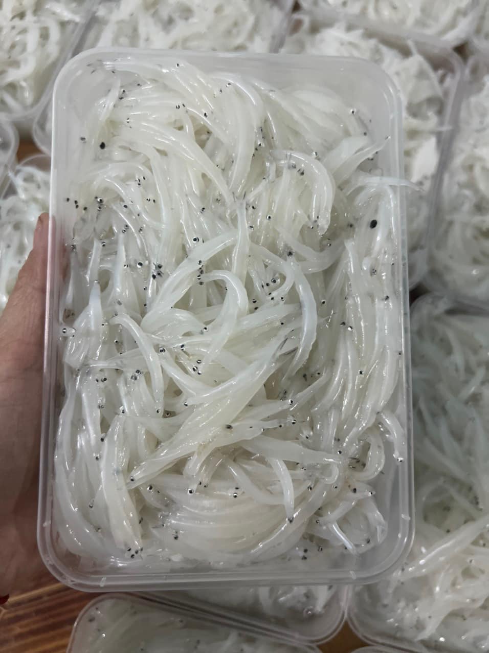 Loài cá bé tí không xương giàu đạm và omega 3, xưa cho chẳng ai lấy, giờ có tiền cũng khó mua - Ảnh 4.