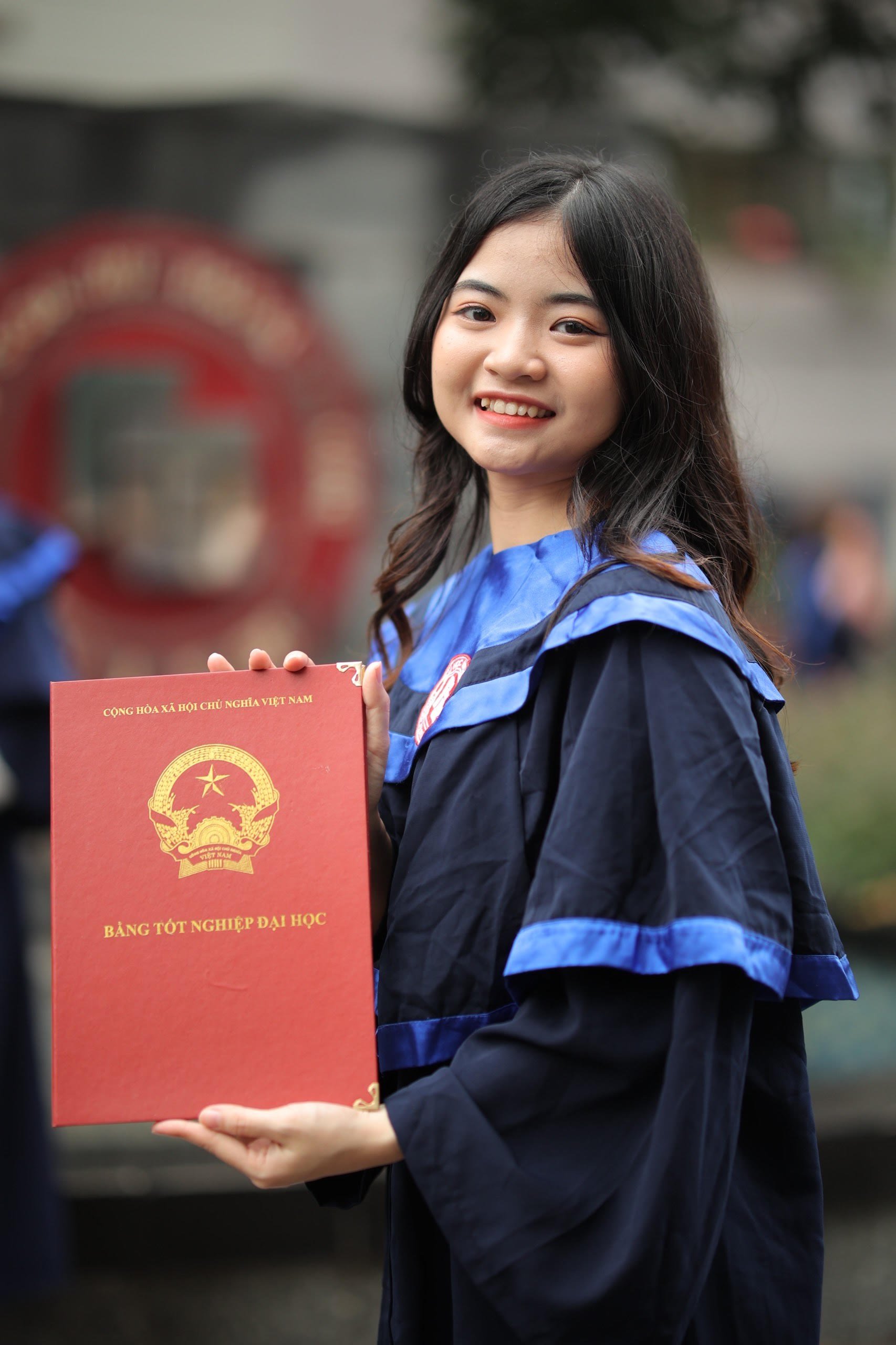 Thủ khoa Ngoại thương tốt nghiệp sớm với điểm GPA gần tuyệt đối, là &quot;tay săn học bổng&quot; cừ khôi - Ảnh 1.