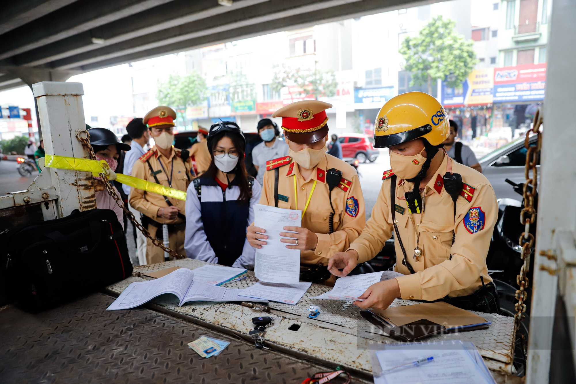 Xe máy đi ngược chiều, quay đầu bỏ chạy khi thấy chốt CSGT tại đường Nguyễn Xiển mở rộng - Ảnh 8.