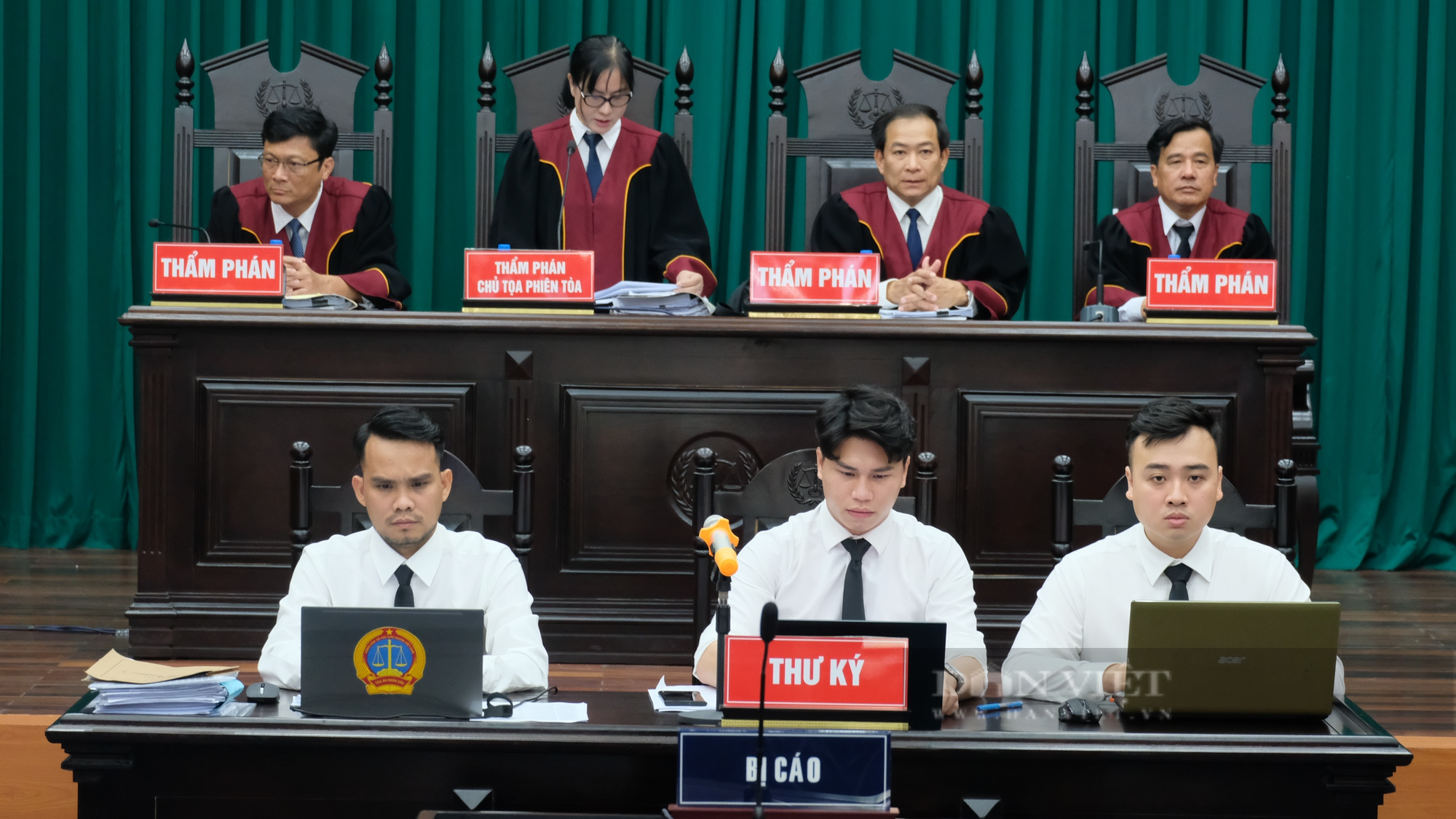 Hai “ông trùm” buôn lậu 200 triệu lít xăng lãnh án hơn 28 năm tù - Ảnh 1.