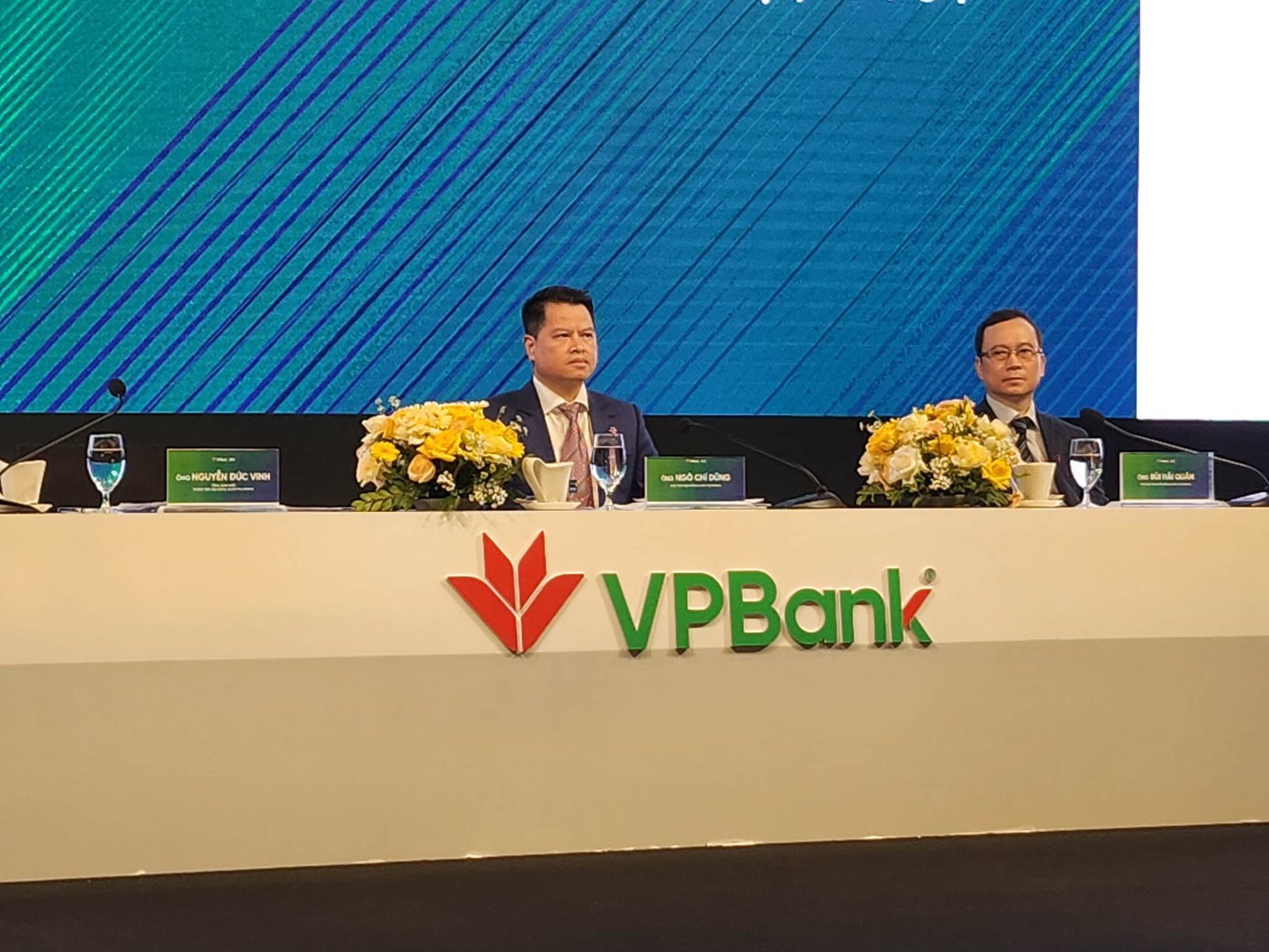 Chủ tịch Ngô Chí Dũng: VPBank &quot;không thua&quot; về phòng thủ nợ xấu, chia cổ tức tiền mặt 5 năm tới - Ảnh 2.