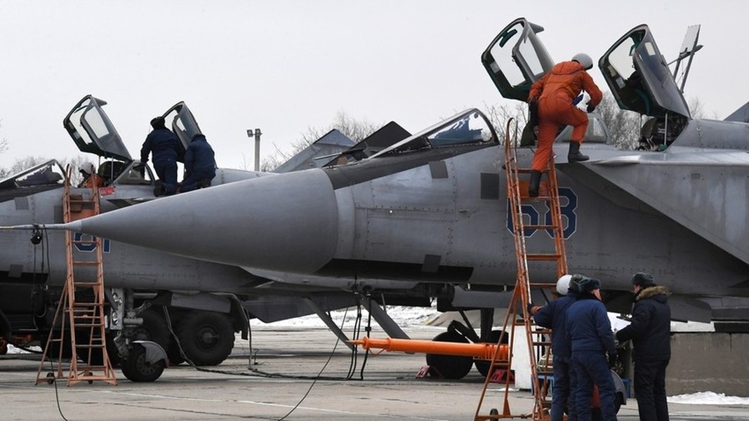 Hoạt động của tiêm kích MiG-31 Nga trên bầu trời Thái Bình Dương khiến phương Tây &quot;lạnh gáy&quot; - Ảnh 1.