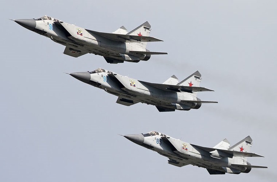 Hoạt động của tiêm kích MiG-31 Nga trên bầu trời Thái Bình Dương khiến phương Tây &quot;lạnh gáy&quot; - Ảnh 12.