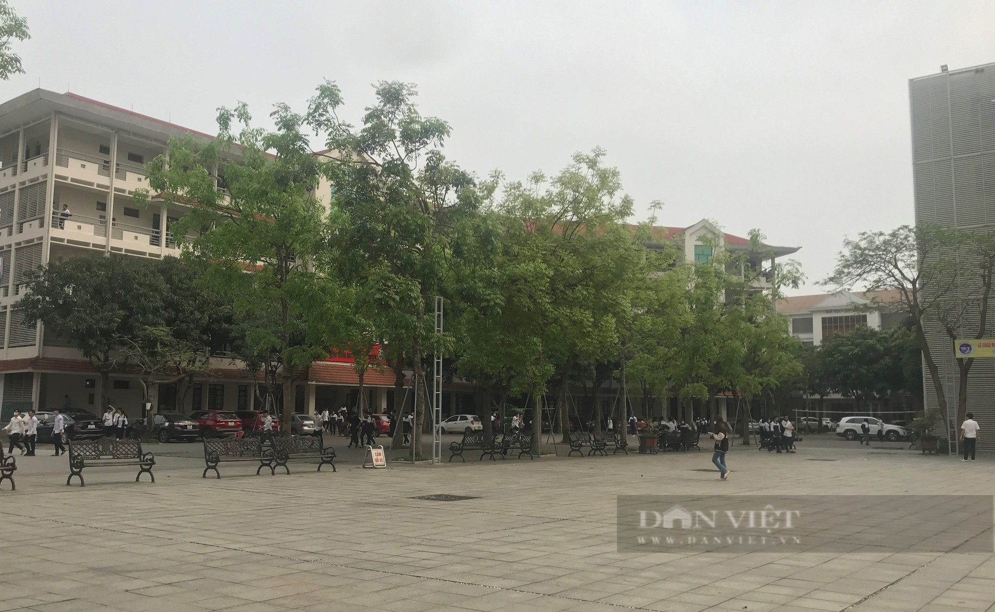 Vụ nữ sinh trường chuyên tự tử: Dừng công tác chủ nhiệm đối với cô giáo - Ảnh 2.