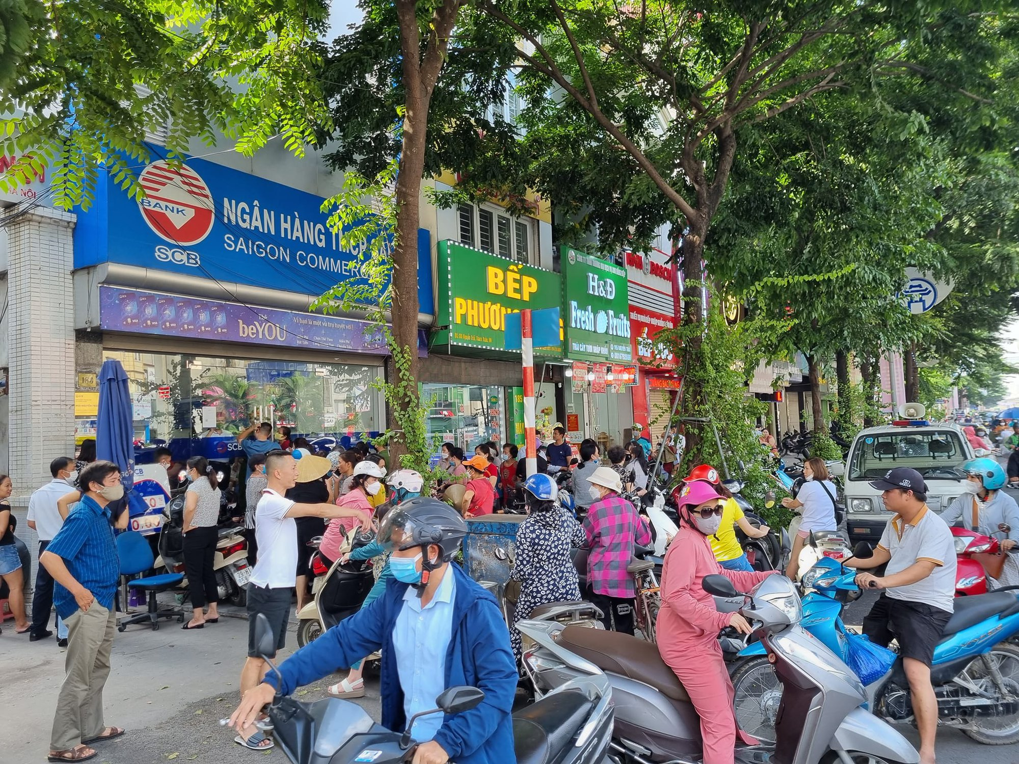 Ngân hàng bị rút tiền hàng loạt có thể được vay &quot;đặc biệt&quot; - Ảnh 3.