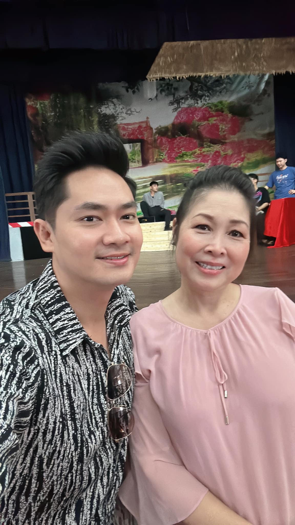 NSND Hồng Vân làm giỗ cho nghệ sĩ hài Anh Vũ và diễn viên Mai Phương tại nơi có nhiều kỷ niệm - Ảnh 2.