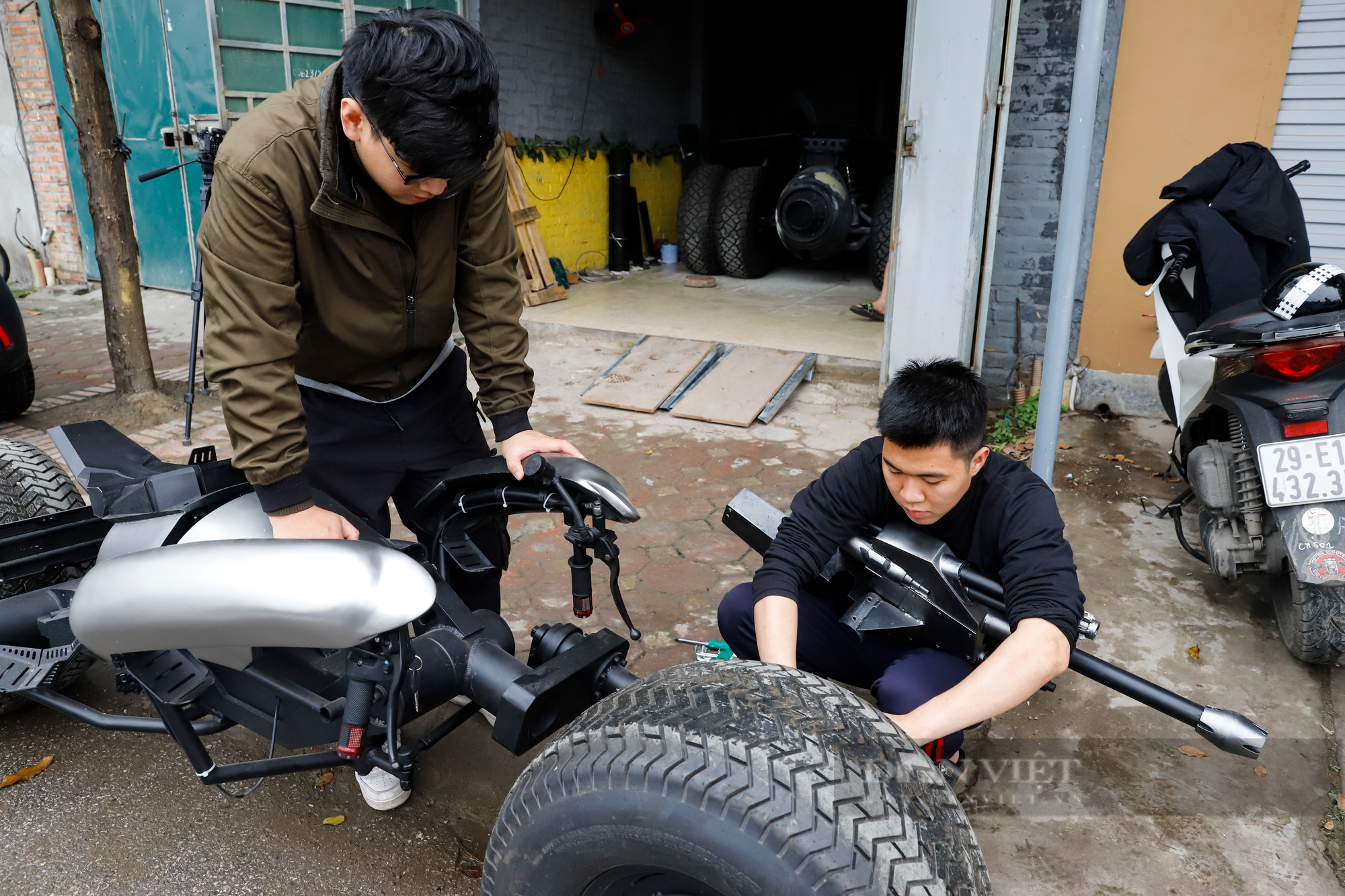 Chàng trai 25 tuổi chi 200 triệu đồng chế tạo xe &quot;quái vật Batpod&quot; chỉ có trong phim Hollywood - Ảnh 3.