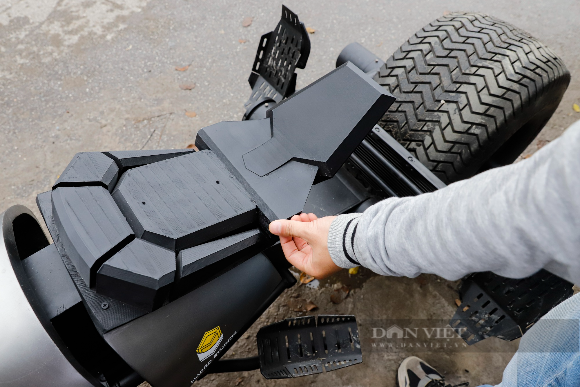 Chàng trai 25 tuổi chi 200 triệu đồng chế tạo xe &quot;quái vật Batpod&quot; chỉ có trong phim Hollywood - Ảnh 8.