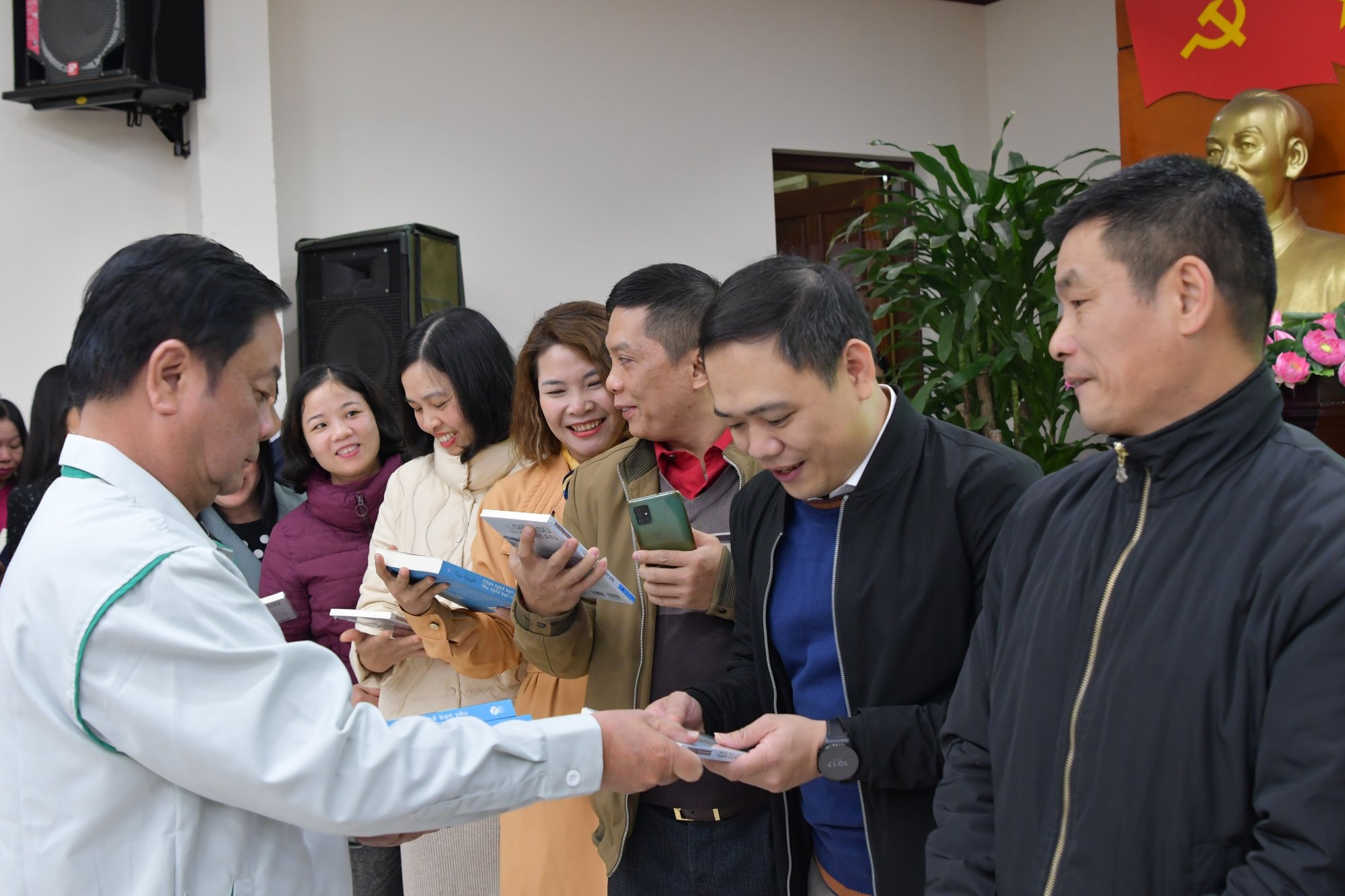 Bộ trưởng Lê Minh Hoan: &quot;Cùng nhau đọc sách, chia sẻ như gieo mầm và chăm sóc từng hạt lúa&quot;  - Ảnh 2.