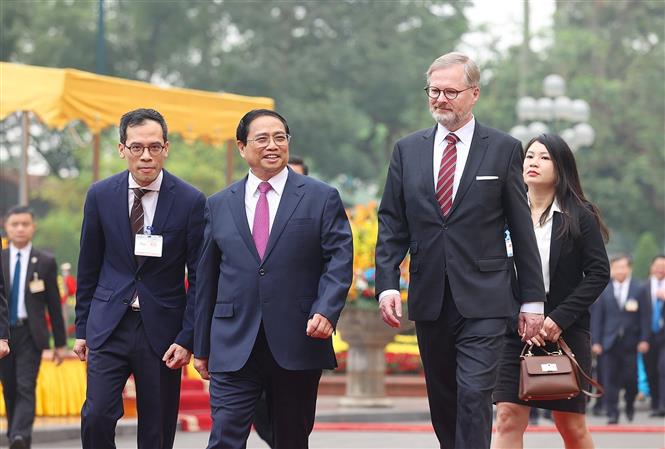 Thủ tướng Séc ủng hộ tăng hợp tác giữa EU - Việt Nam về phát triển nghề cá bền vững - Ảnh 1.
