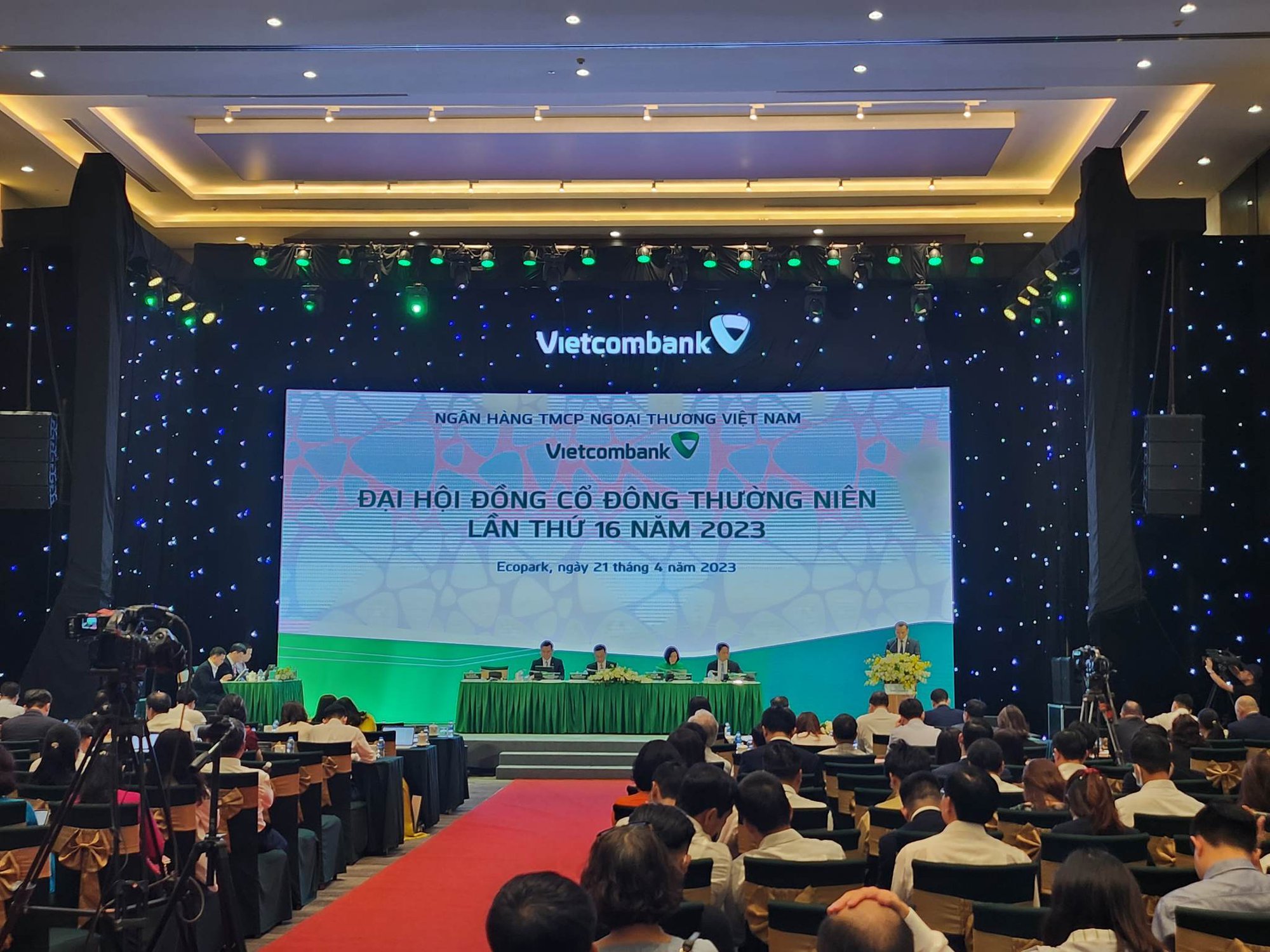 ĐHĐCĐ Vietcombank: Trình kế hoạch lợi nhuận 43.000 tỷ đồng, lộ diện người dự kiến thay thế ông Trương Gia Bình - Ảnh 2. ĐHĐCĐ Vietcombank: Trình kế hoạch lợi nhuận 43.000 tỷ đồng, lộ diện người dự kiến thay thế ông Trương Gia Bình - Ảnh 2.
