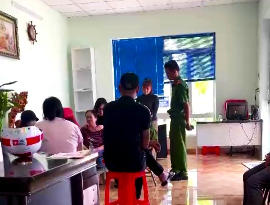 Khoảng 40 hộ dân ký gửi cà phê lao đao vì doanh nghiệp tuyên bố &quot;vỡ nợ&quot; - Ảnh 1.