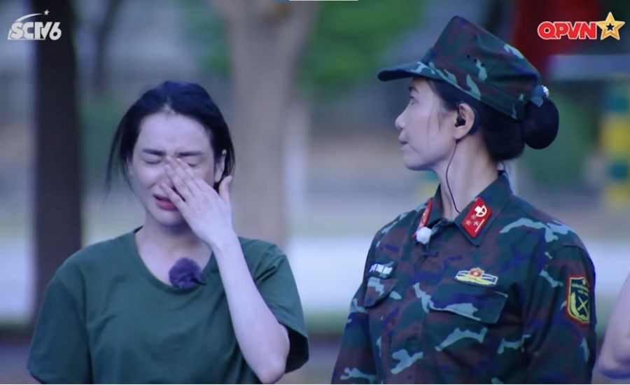 Nhã Phương oà khóc sau khi đấm Mai Âm Nhạc sái quai hàm tại &quot;Sao nhập ngũ&quot; - Ảnh 3.