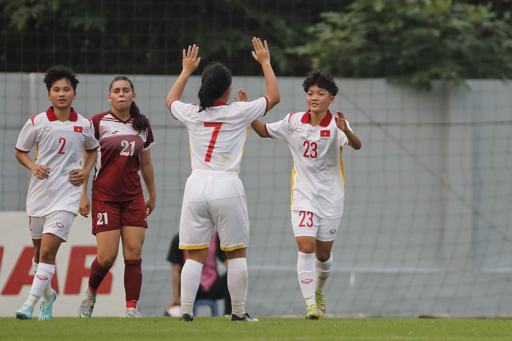 Cầu thủ nữ U17 Palestine dính chấn thương phải đi cấp cứu? - Ảnh 10.