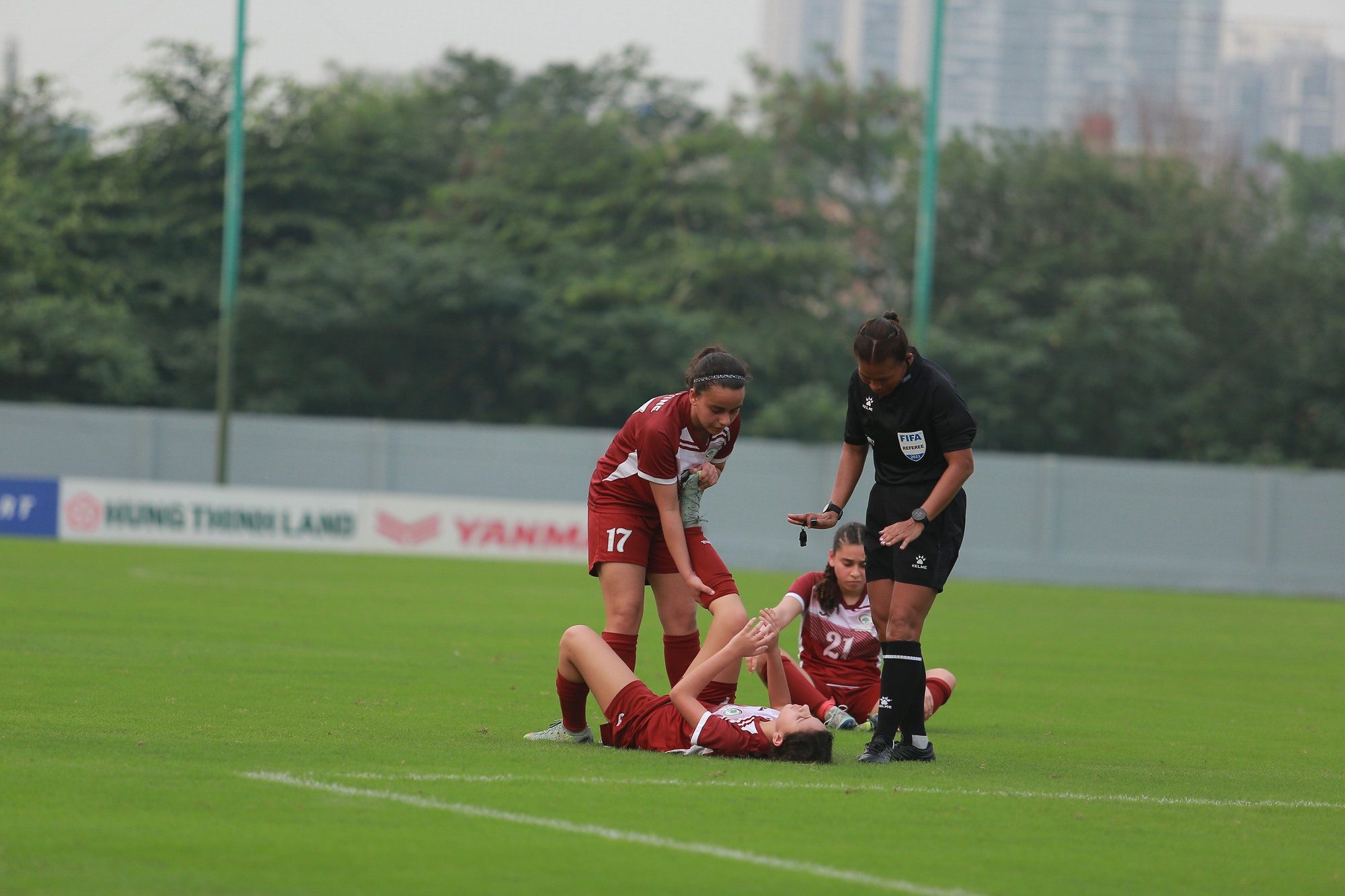 Cầu thủ nữ U17 Palestine dính chấn thương phải đi cấp cứu? - Ảnh 7.