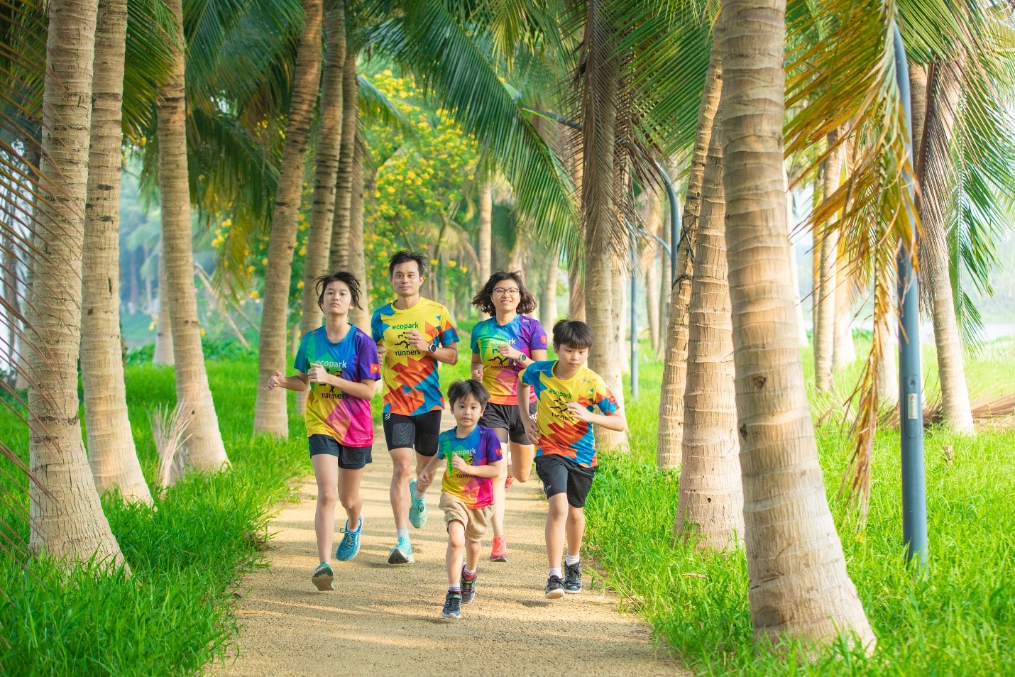 Trải nghiệm độc đáo tại cung đường Ecopark Marathon 2023 - Ảnh 9.