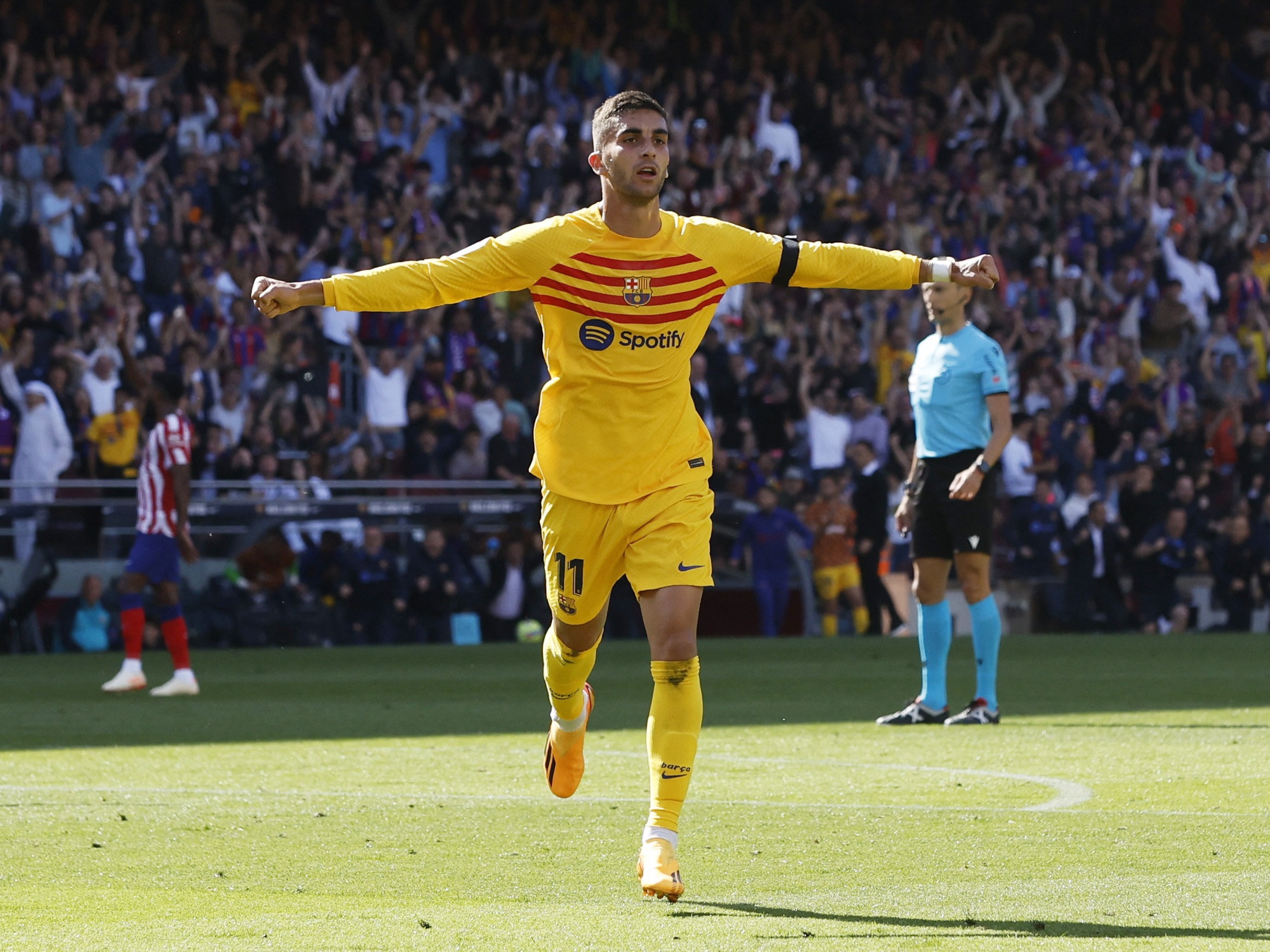 Thắng Atletico, Barca tái lập khoảng cách 11 điểm với Real Madrid - Ảnh 2.
