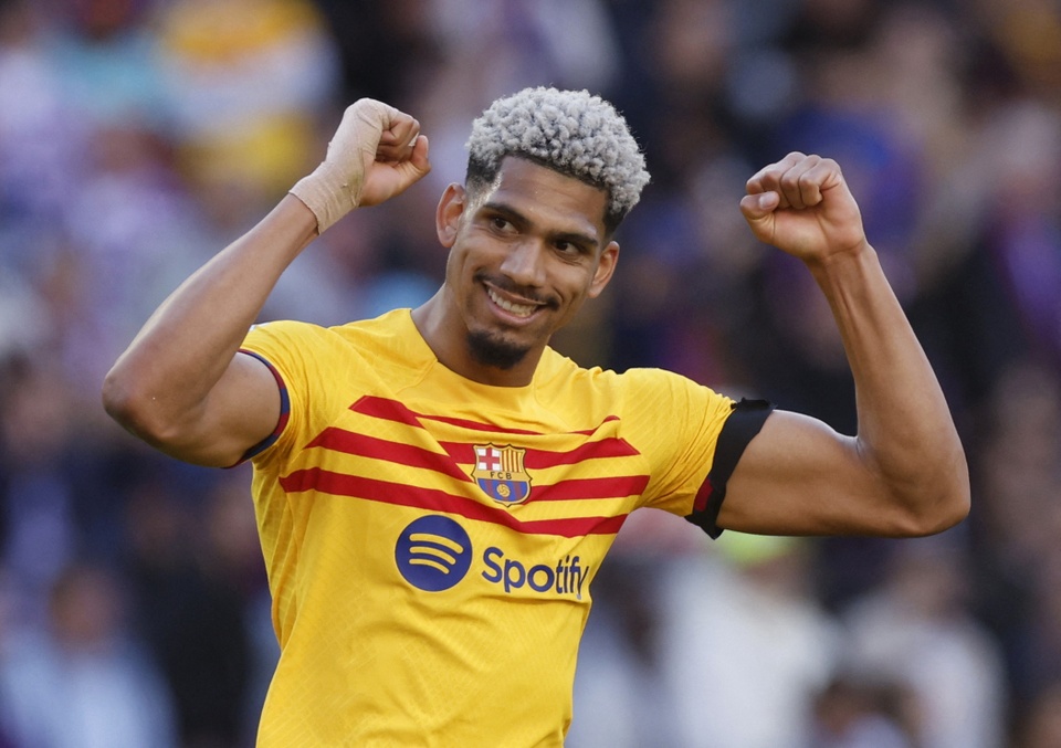 Thắng Atletico, Barca tái lập khoảng cách 11 điểm với Real Madrid - Ảnh 1.