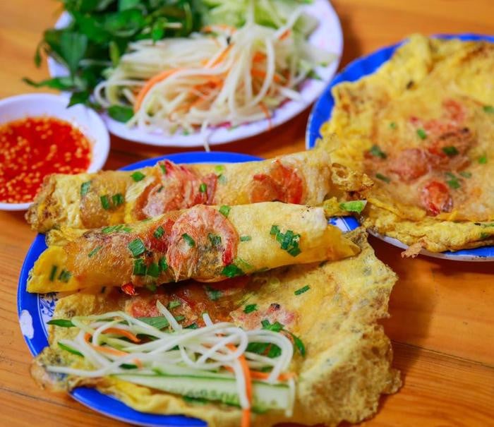Bánh ép, đặc sản bình dị xứ Huế   - Ảnh 1.