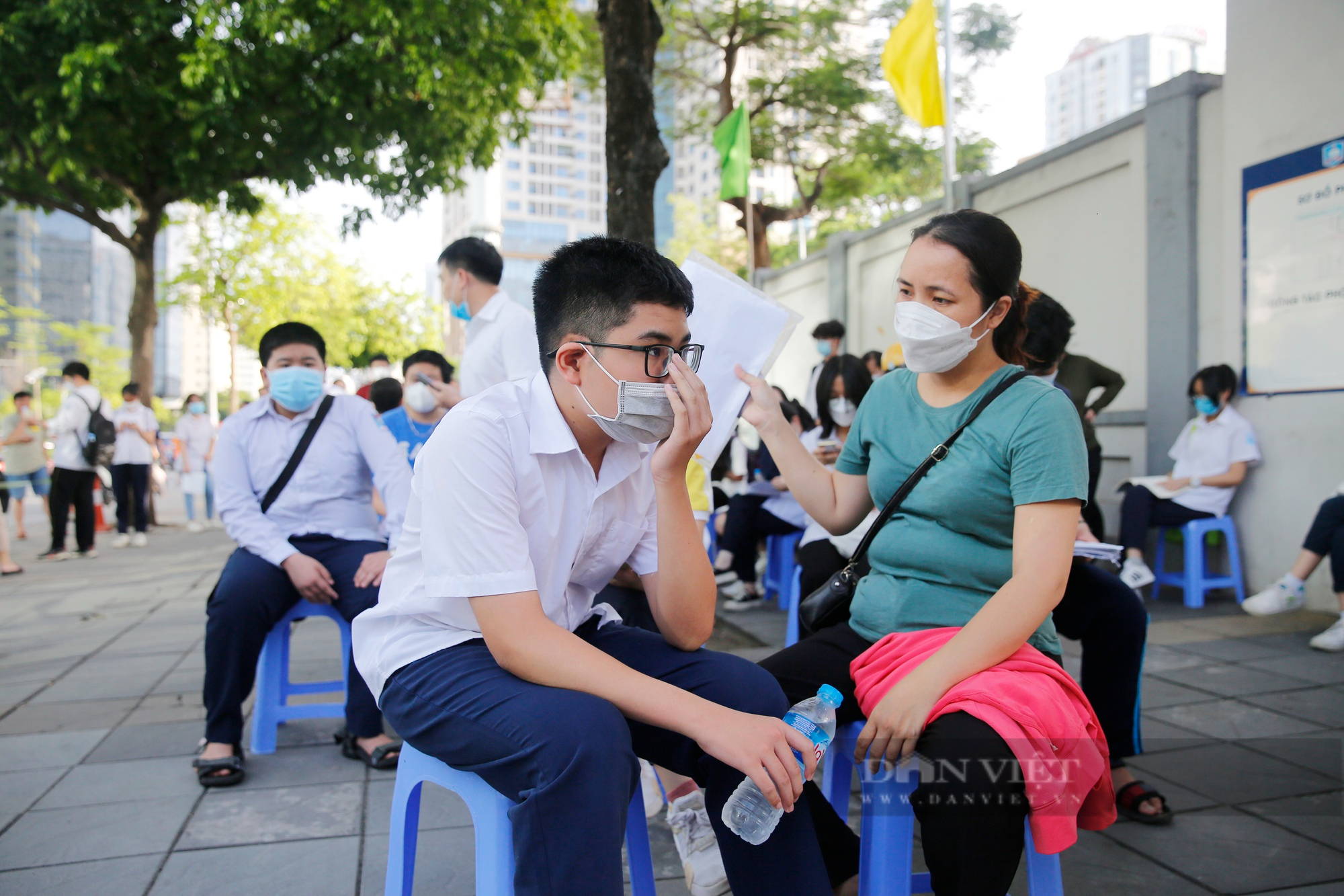 Phụ huynh Hà Nội bức xúc trường &quot;ép&quot; học sinh không thi vào lớp 10 vì sợ ảnh hưởng thành tích - Ảnh 1.