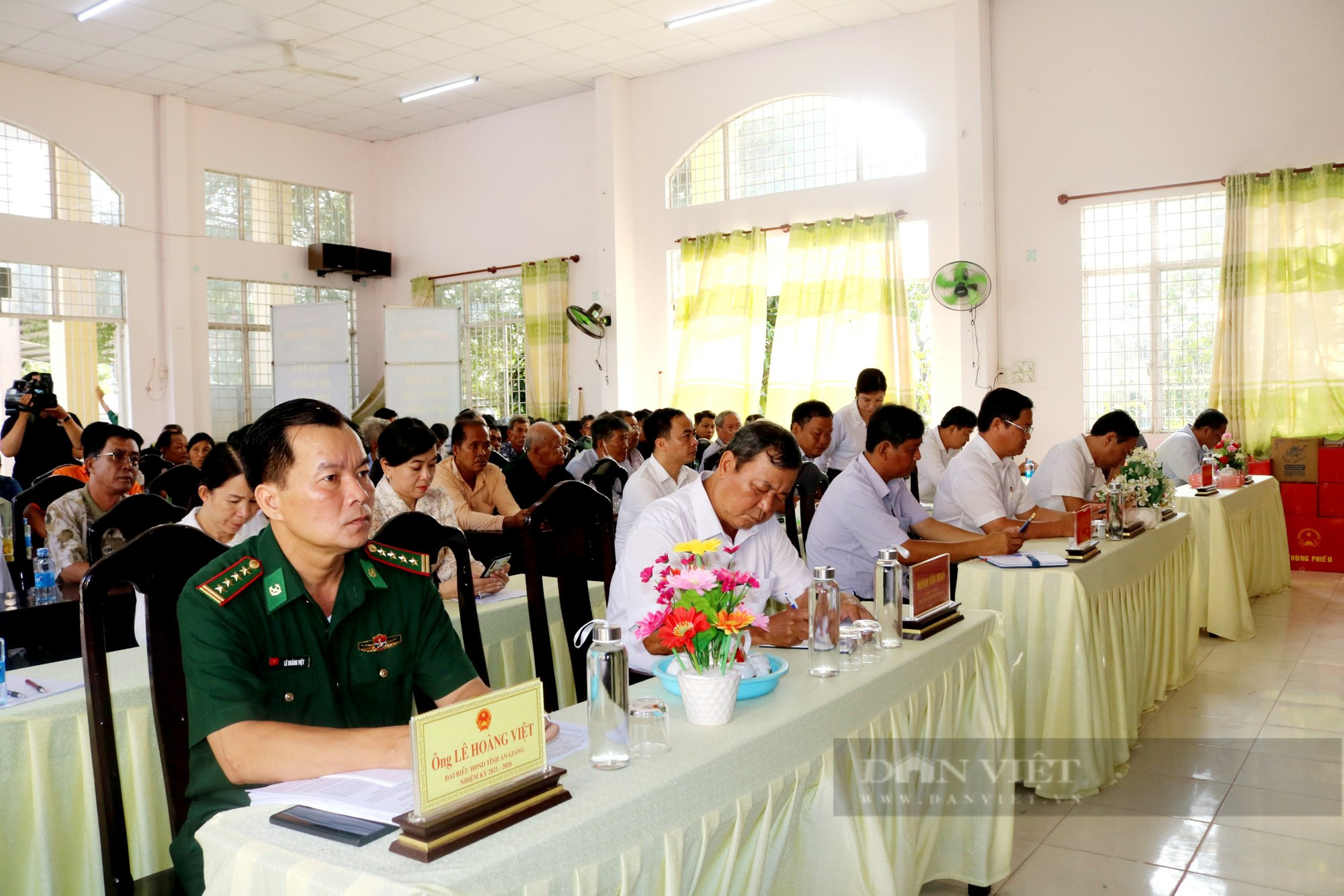 Đoàn đại biểu Quốc hội tỉnh An Giang tiếp xúc cử tri trước kỳ họp thứ năm tại TX.Tân Châu - Ảnh 2.