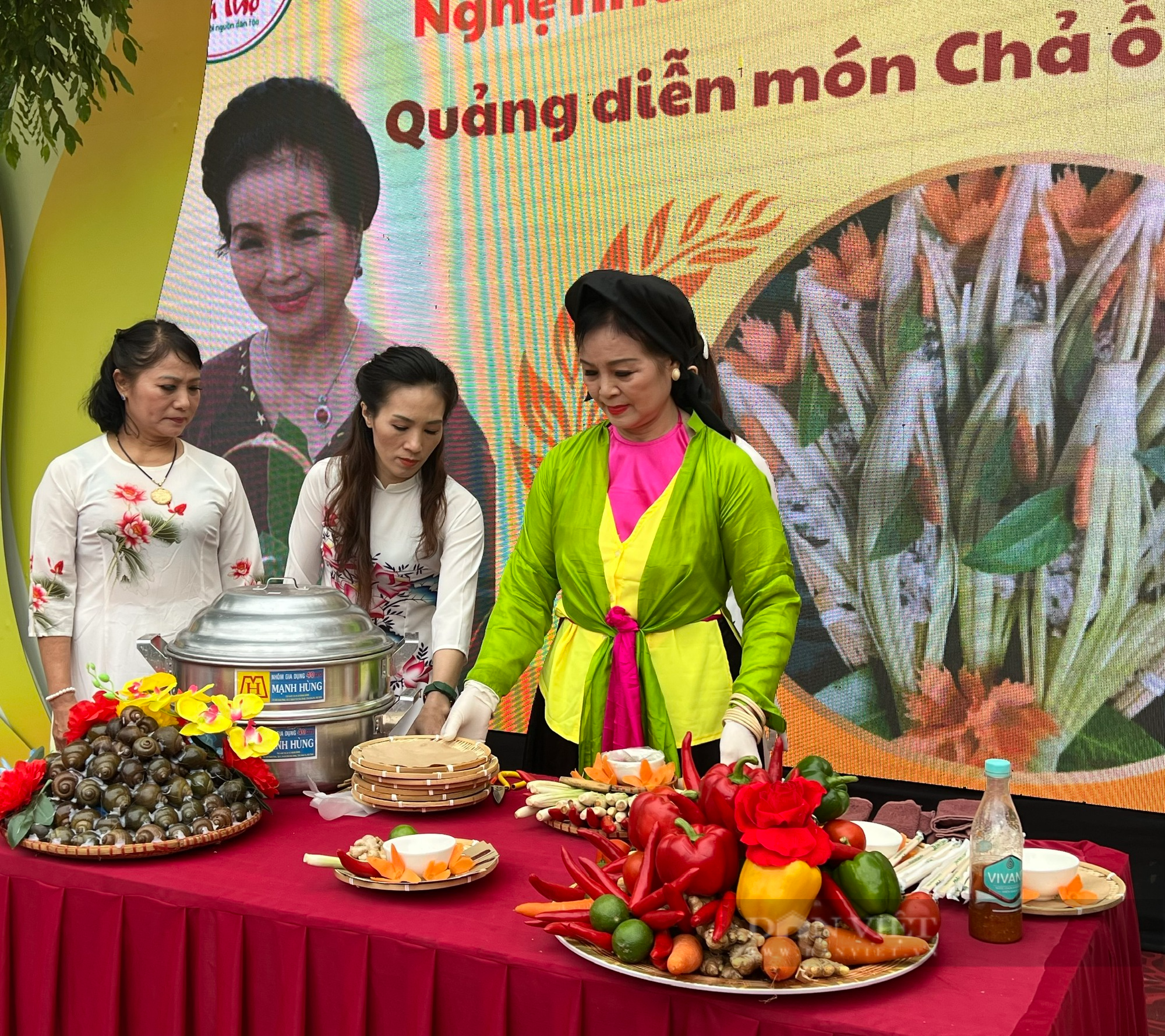 Trẩy hội Đền Hùng, xem siêu đầu bếp chế biến món ngon ẩm thực ba miền - Ảnh 3.