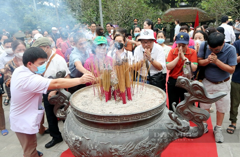 Hướng về nguồn cội, đoàn kiều bào về dâng hương tri ân các Vua Hùng - Ảnh 6.