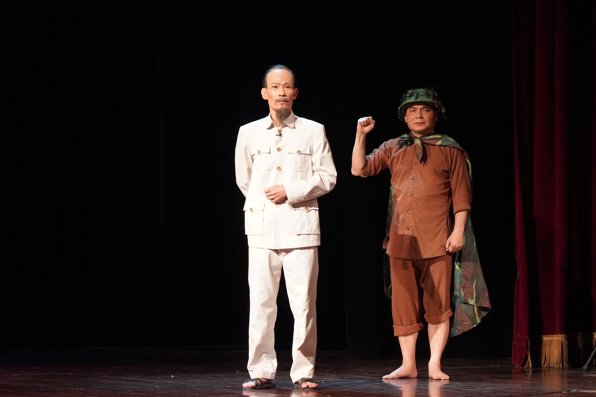 Nghệ sĩ Minh Hải đóng Chủ tịch Hồ Chí Minh, NSƯT Mai Nguyên đóng Đại tướng Võ Nguyên Giáp trong “Người đi dép cao su” - Ảnh 4.