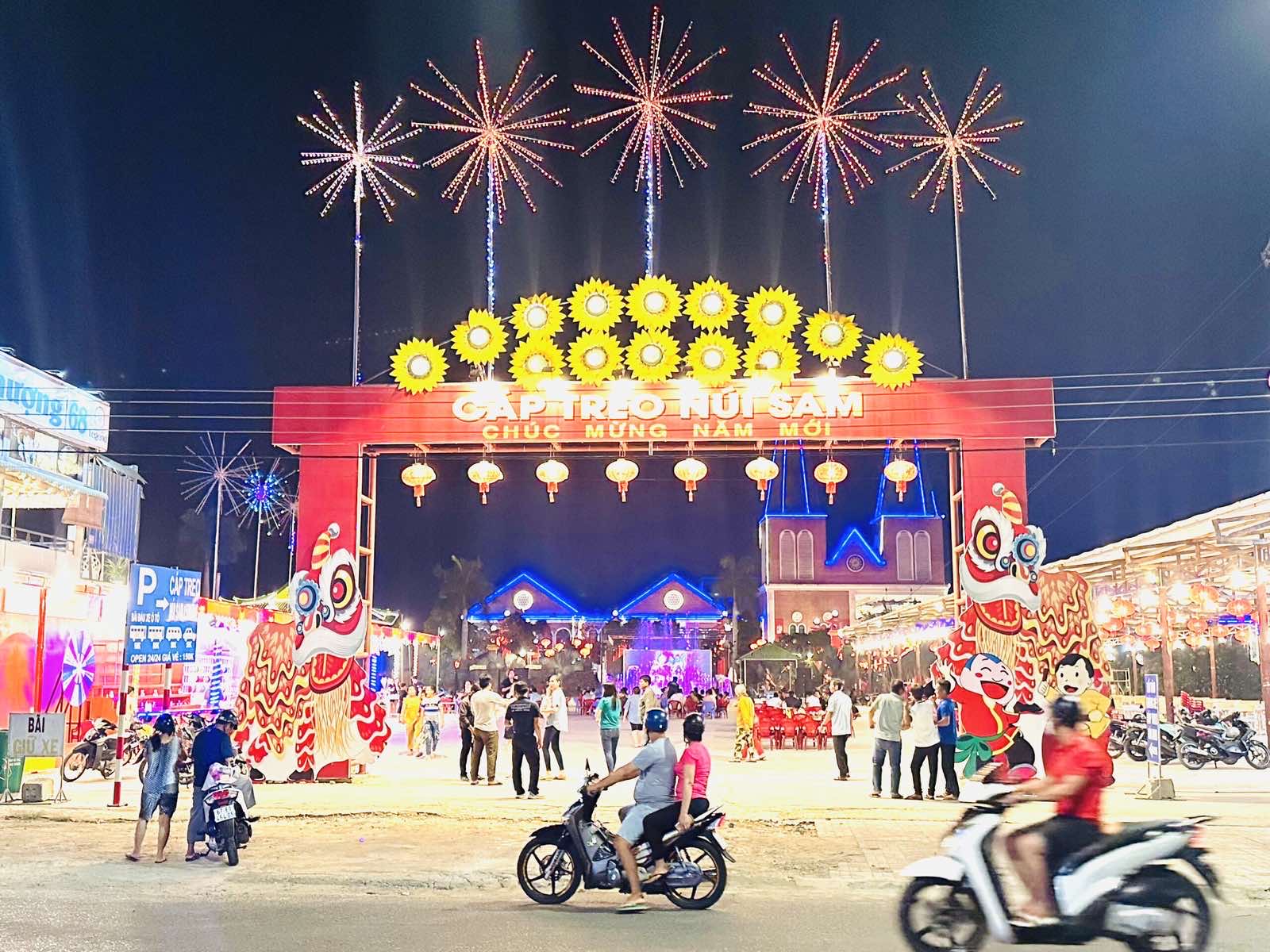 Cáp treo núi Sam - điểm đến cực chất dịp Giỗ Tổ Hùng Vương - Ảnh 12.