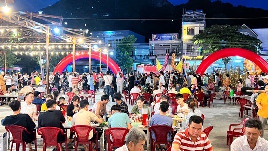 Cáp treo núi Sam - điểm đến cực chất dịp Giỗ Tổ Hùng Vương - Ảnh 11.